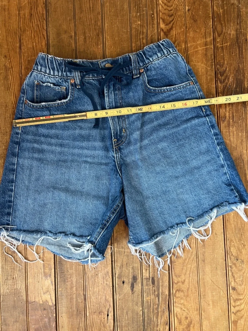 Urban outfitters women’s denim Bermuda shorts or jorts high, waisted, baggy